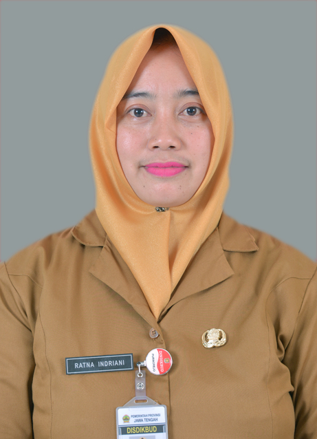 <center><br>Ratna Indriani,S.Pd</center>