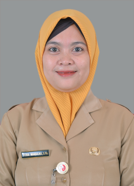 <center><br>FITRIA MANDALIKA, S.Pd</center>